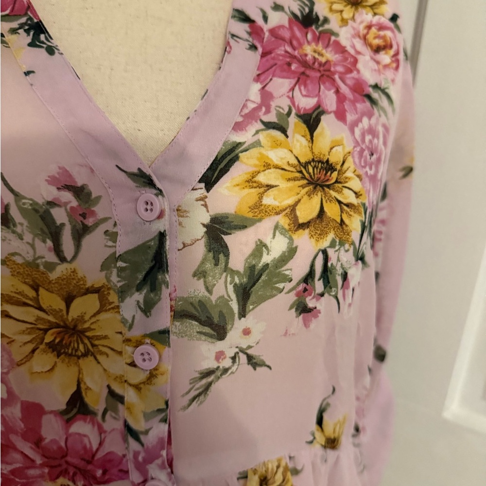 Torrid Light Pink Floral Button-Up High-Low Tunic Blouse - Picture 3 of 8